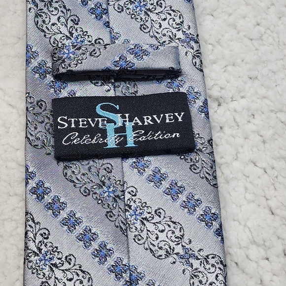 Steve Harvey Celebrity Edition Gray and Blue Men's Tie - Picture 3 of 7